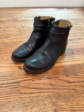 Frye Veronica seam Black Short Bootie Leather Side Zip Moto Ankle Boot